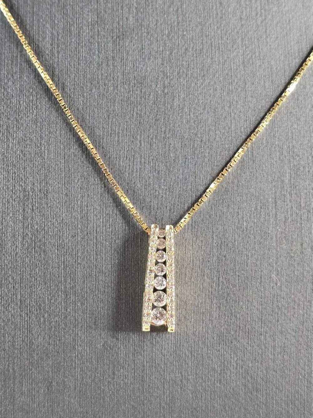 Womens Vintage Estate 14K Gold Graduated Diamond Pendant Necklace 5.7g E5117